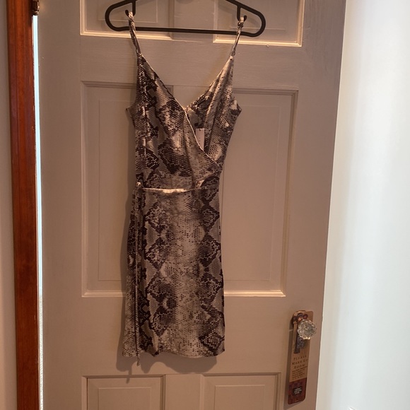 Womens snakeskin design classic wrap dress - Picture 2 of 6